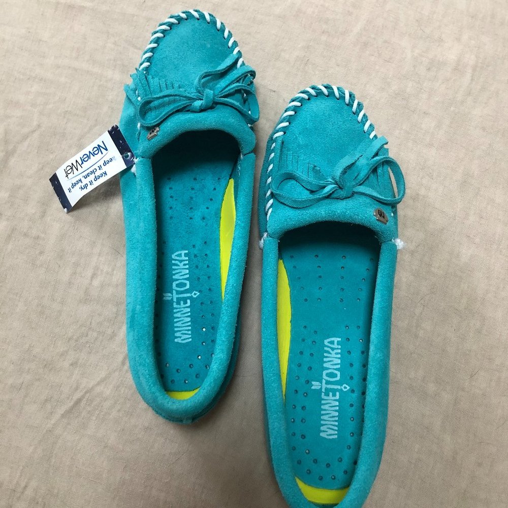 NEW MINNETONKA KILTY MOCCASINS SIZE 6 TURQUOISE